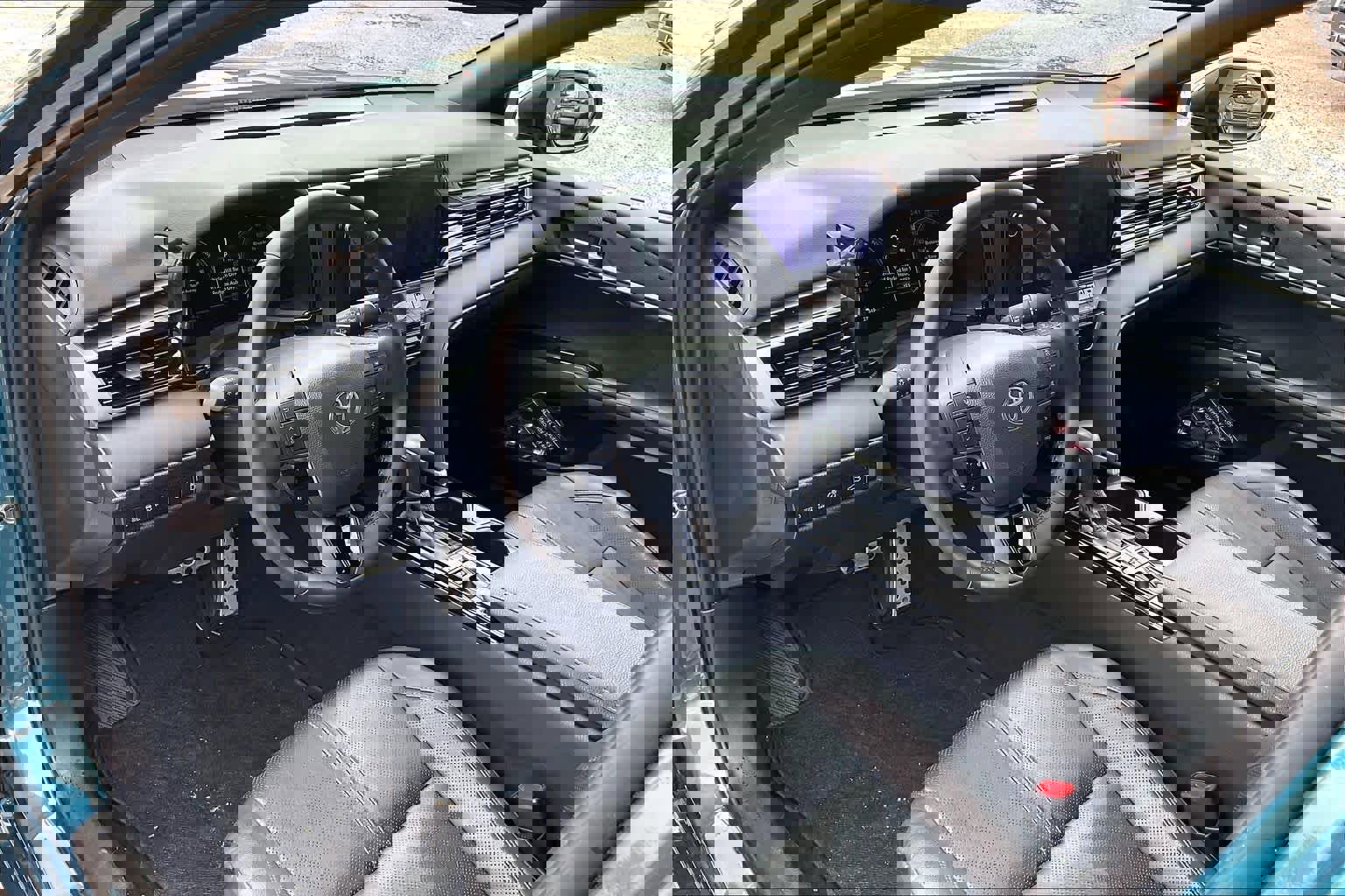 Used 2025 Toyota Camry XSE FWD image 16