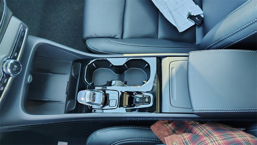 New 2026 Volvo XC40 B5 Plus w/ Climate Package image 21