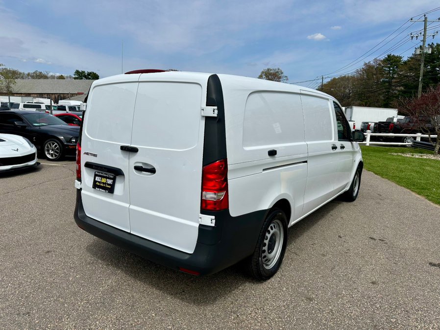 Used 2023 Mercedes-Benz Metris image 9