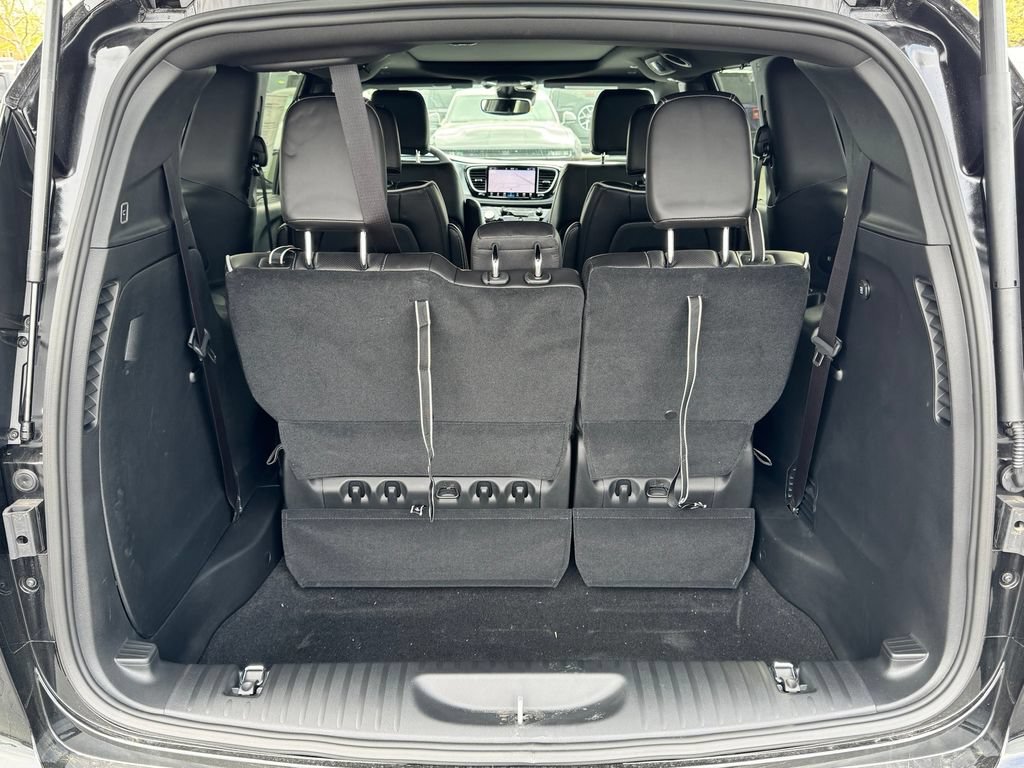 New 2026 Chrysler Pacifica Limited FWD image 14