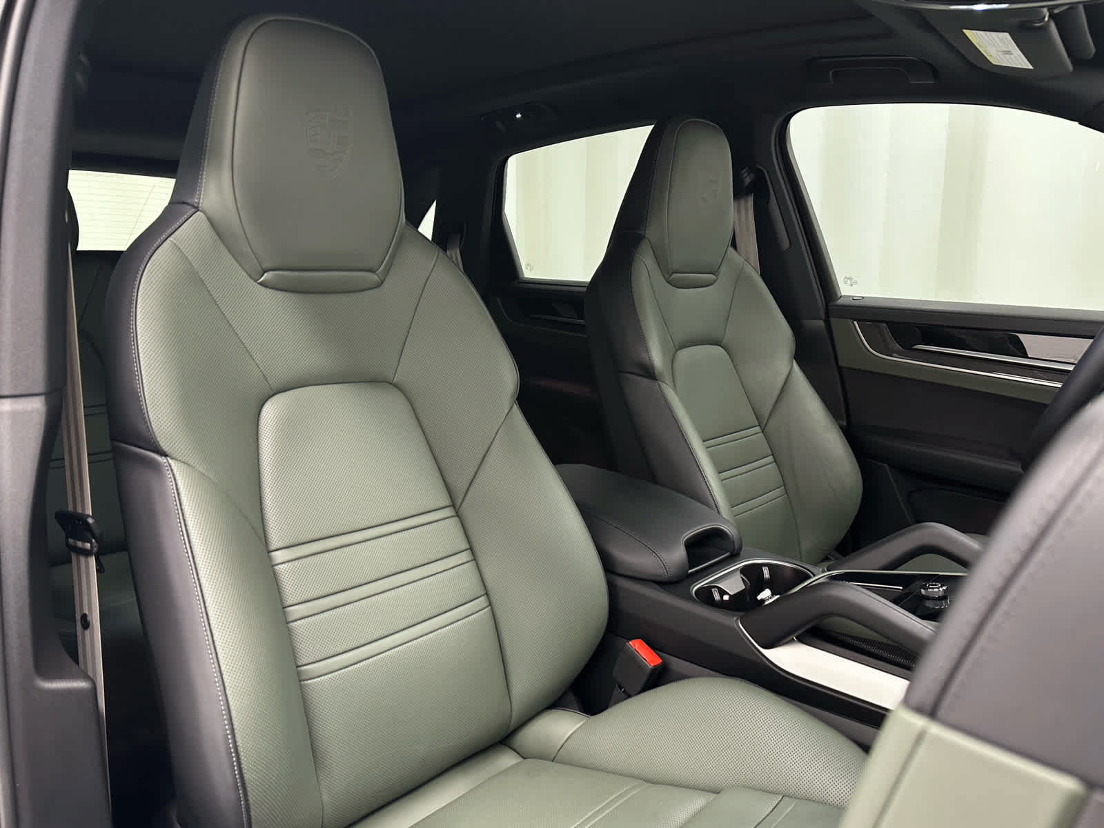 Used 2025 Porsche Cayenne S AWD/4WD image 19