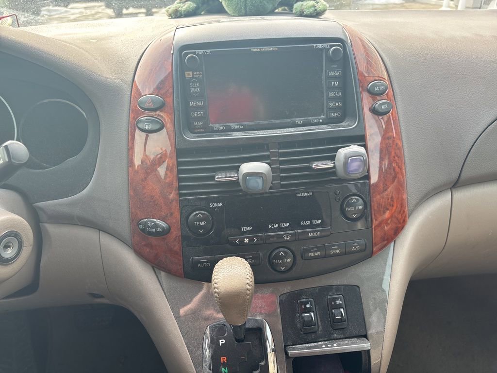 Used 2010 Toyota Sienna XLE image 13