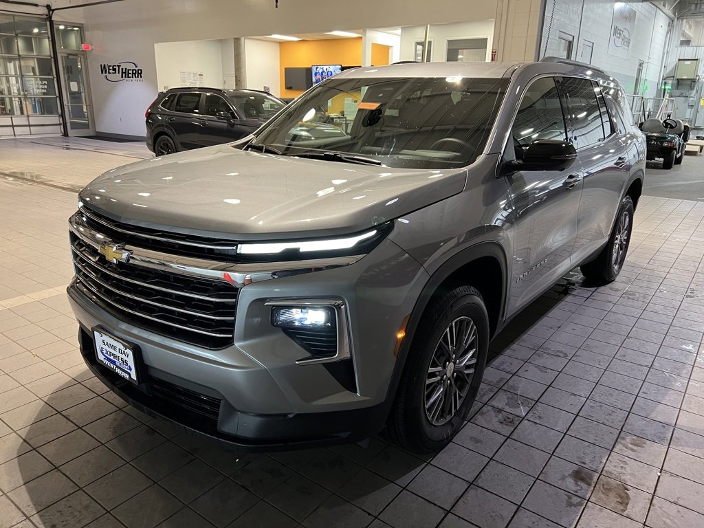 New 2026 Chevrolet Traverse LT w/ Driver Confidence Package image 3