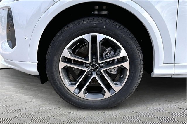New 2025 Audi Q5 2.0T Premium image 11