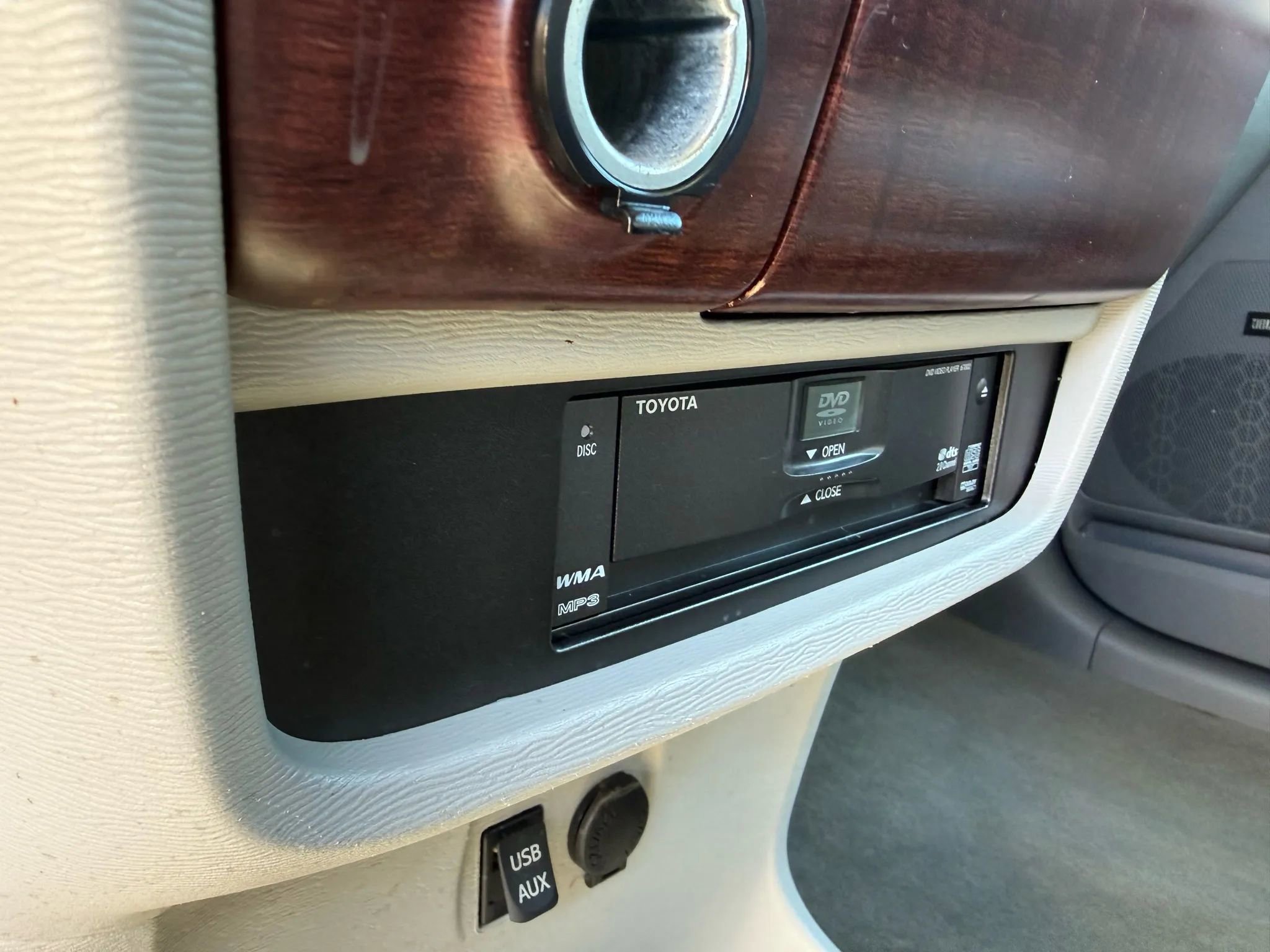 Used 2012 Toyota Sienna XLE w/ Premium Pkg AWD/4WD image 26