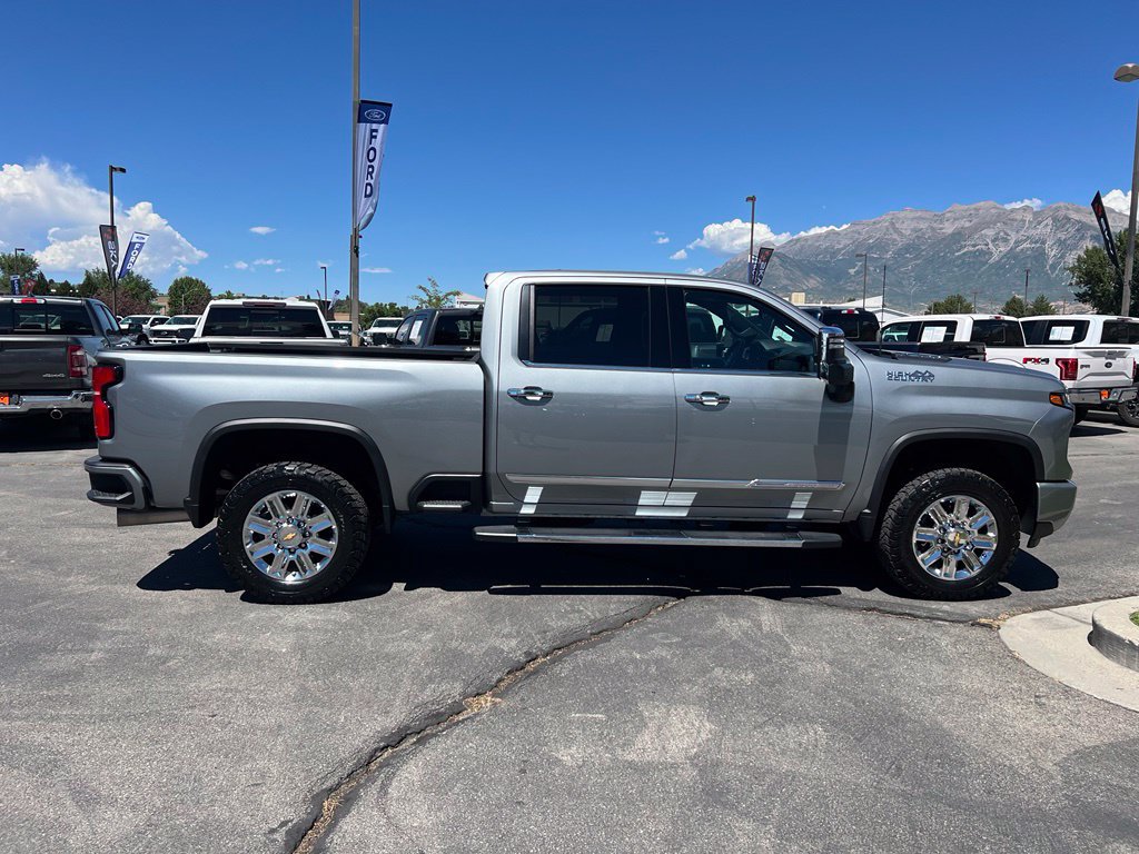 Used 2024 Chevrolet Silverado 3500 High Country w/ High Country Premium Package AWD/4WD image 7