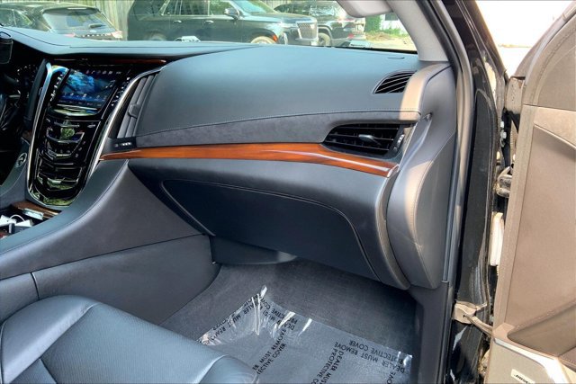 Used 2017 Cadillac Escalade ESV Luxury AWD/4WD image 16