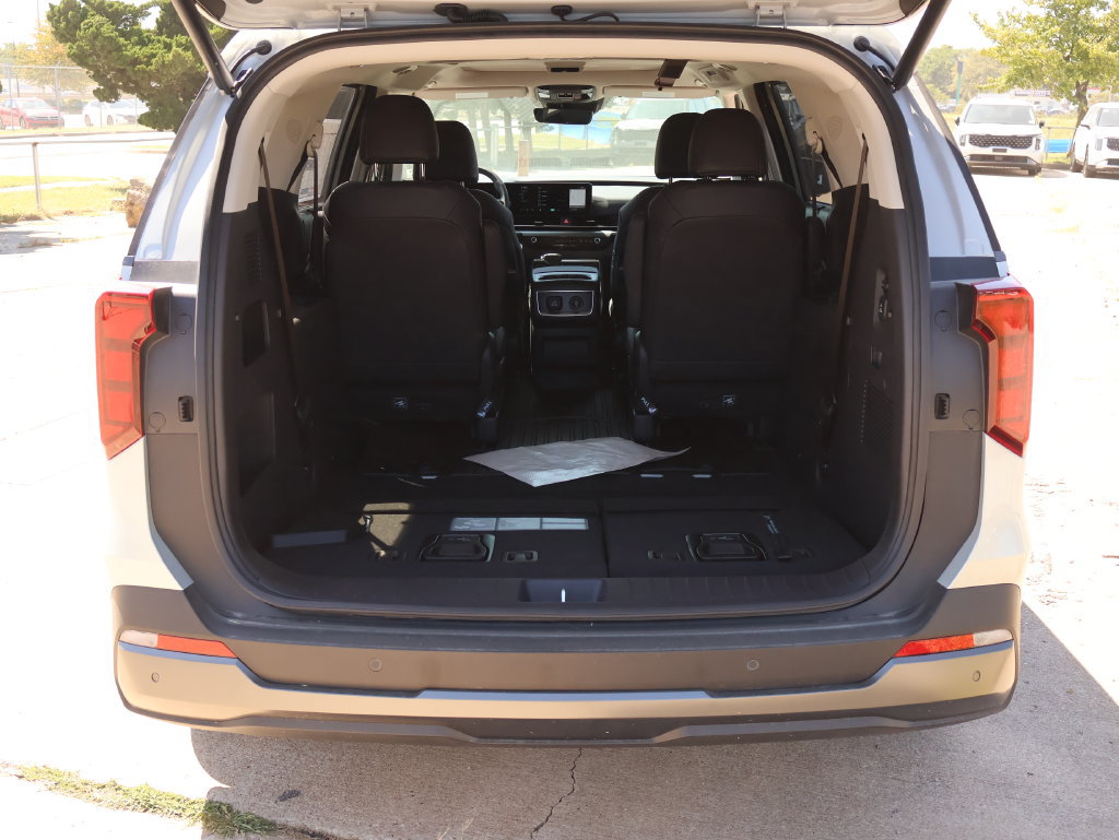 New 2027 Kia Carnival SX w/ Dark Edition Package FWD image 9