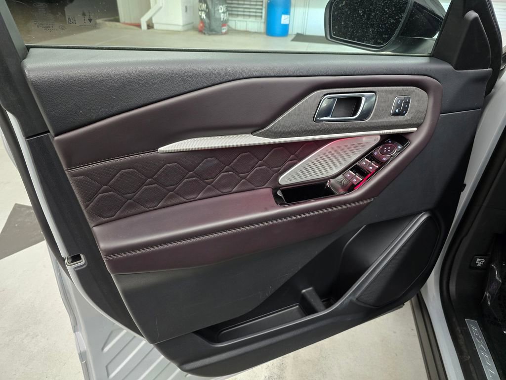 Used 2025 Ford Explorer Platinum w/ LUX Leather Package image 14