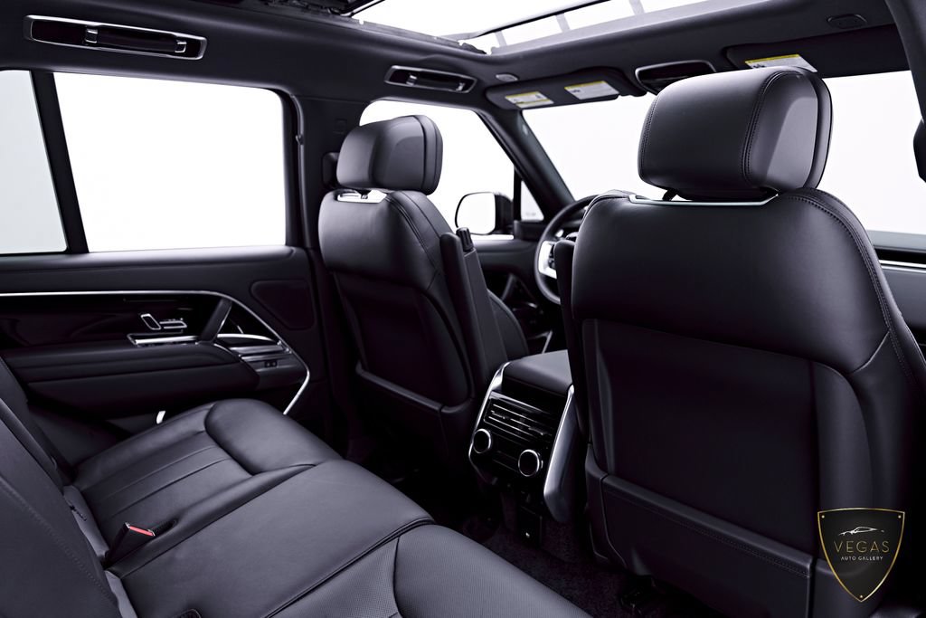 Used 2025 Land Rover Range Rover SE AWD/4WD image 44