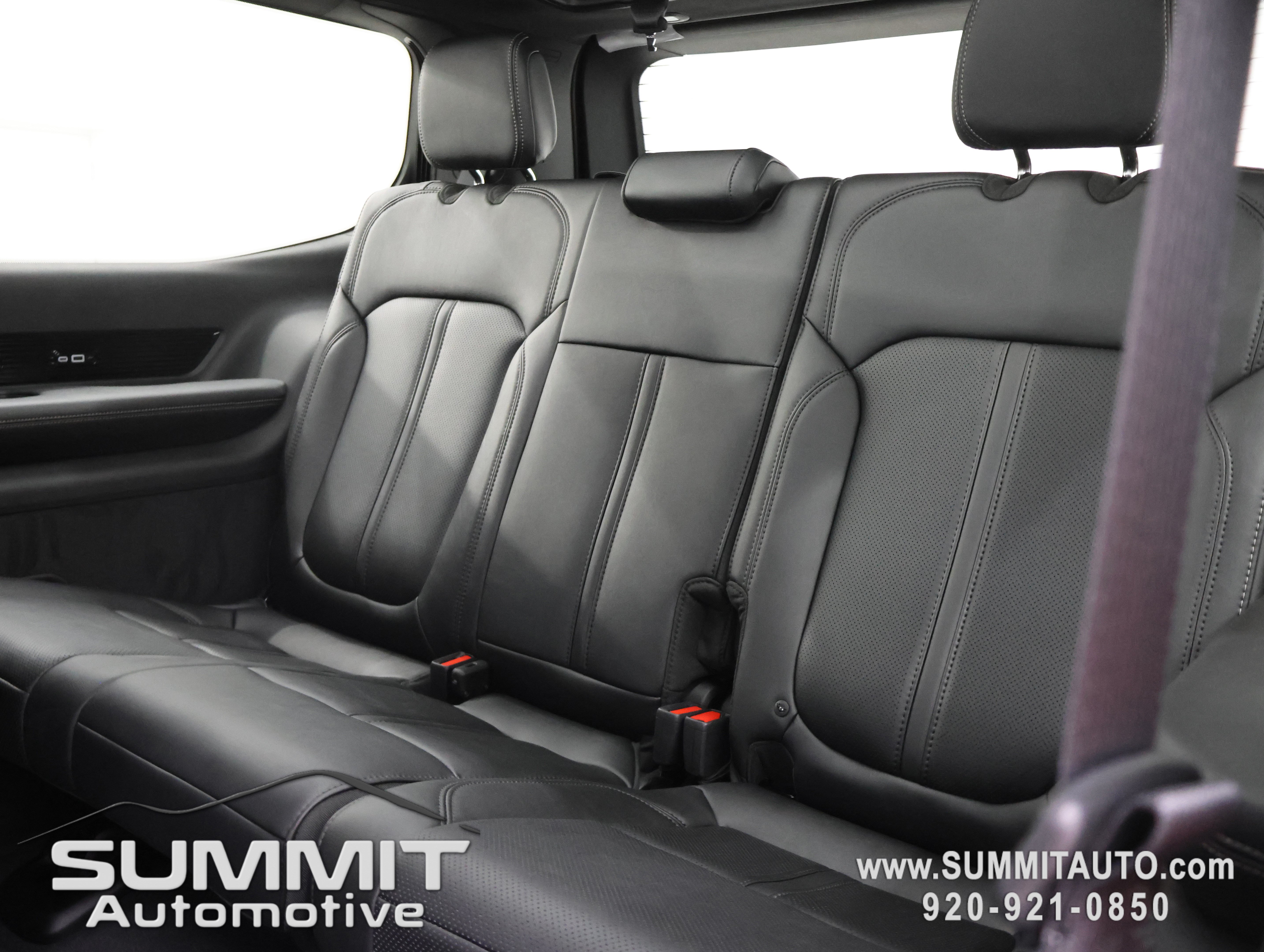 New 2026 Jeep Grand Wagoneer Summit AWD/4WD image 9