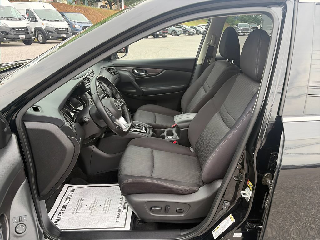 Used 2018 Nissan Rogue SV AWD/4WD image 10