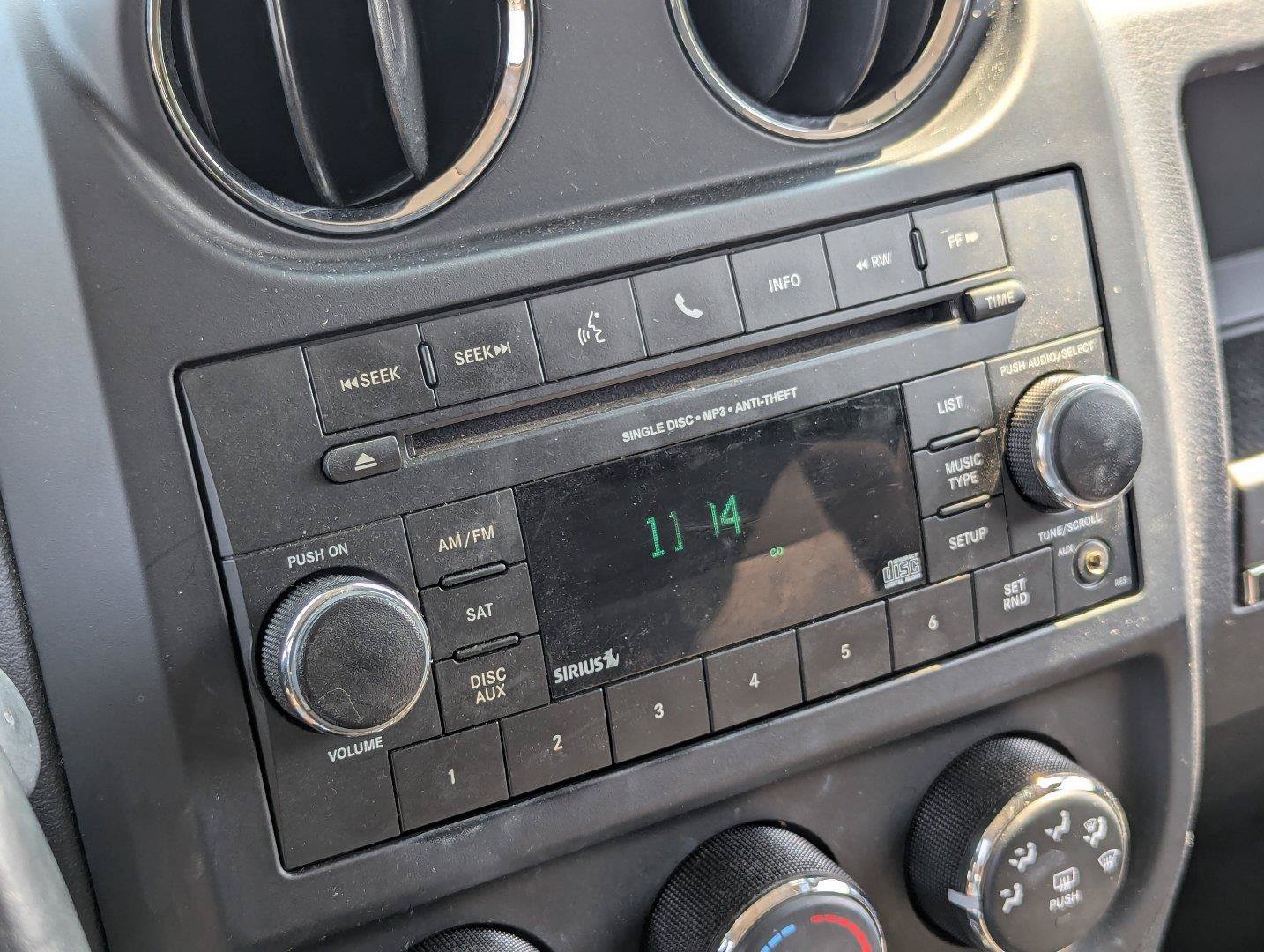Used 2014 Jeep Patriot Latitude FWD image 17
