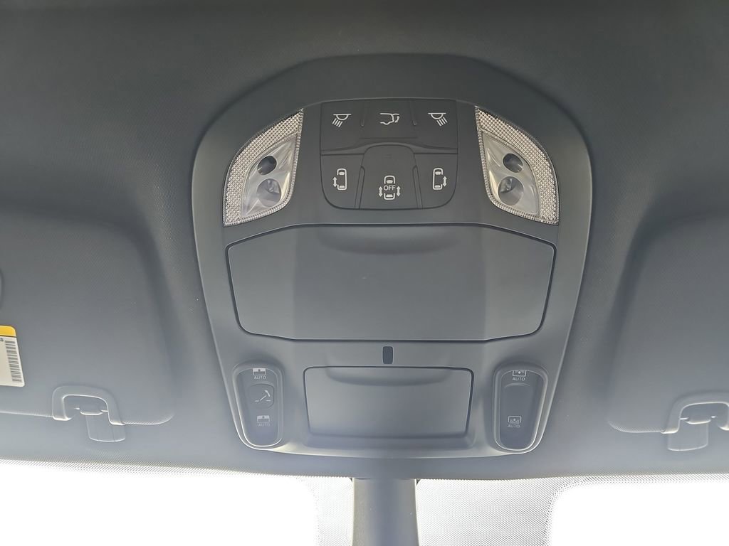 New 2026 Chrysler Pacifica Limited image 32