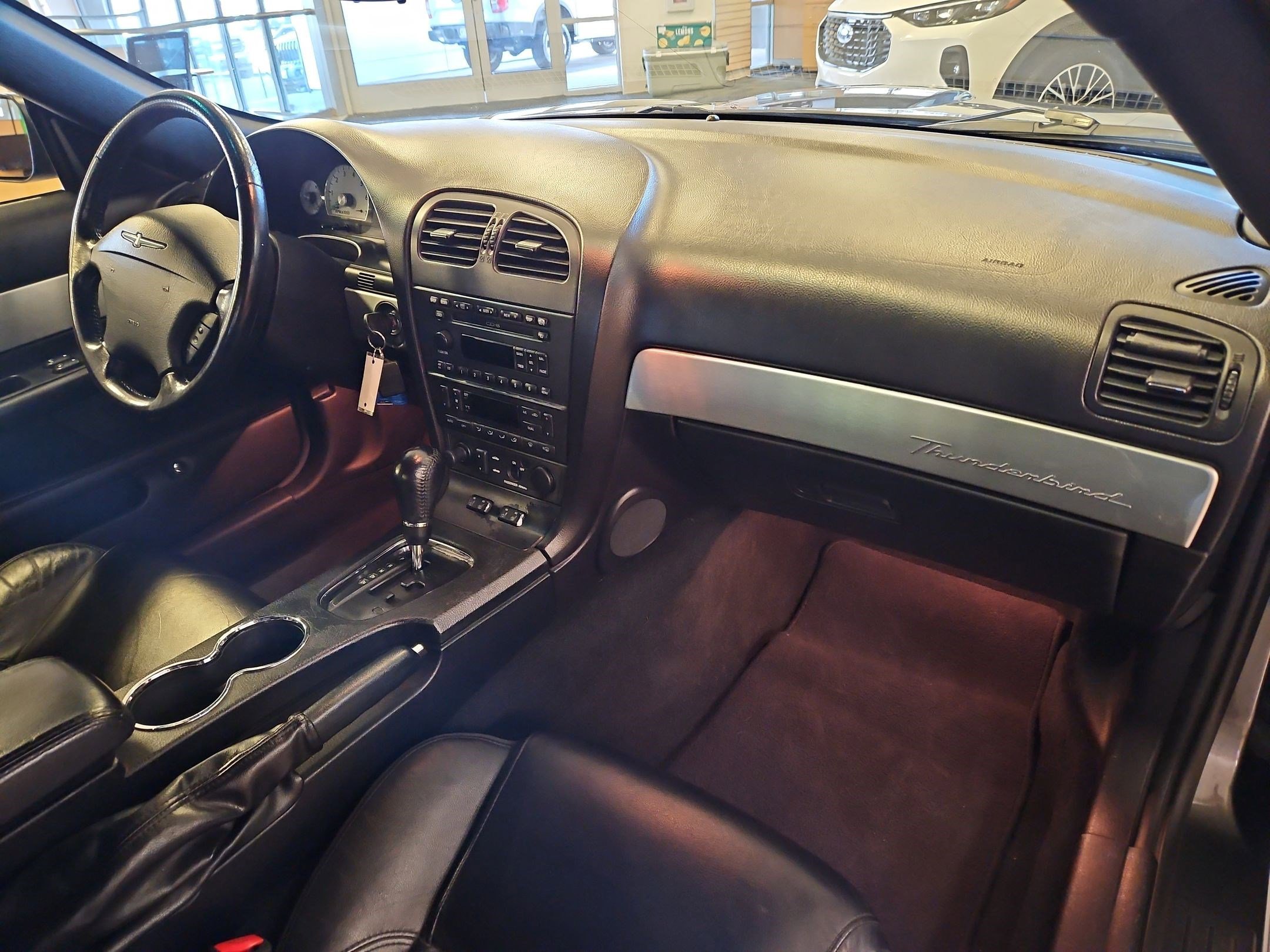 Used 2003 Ford Thunderbird image 31