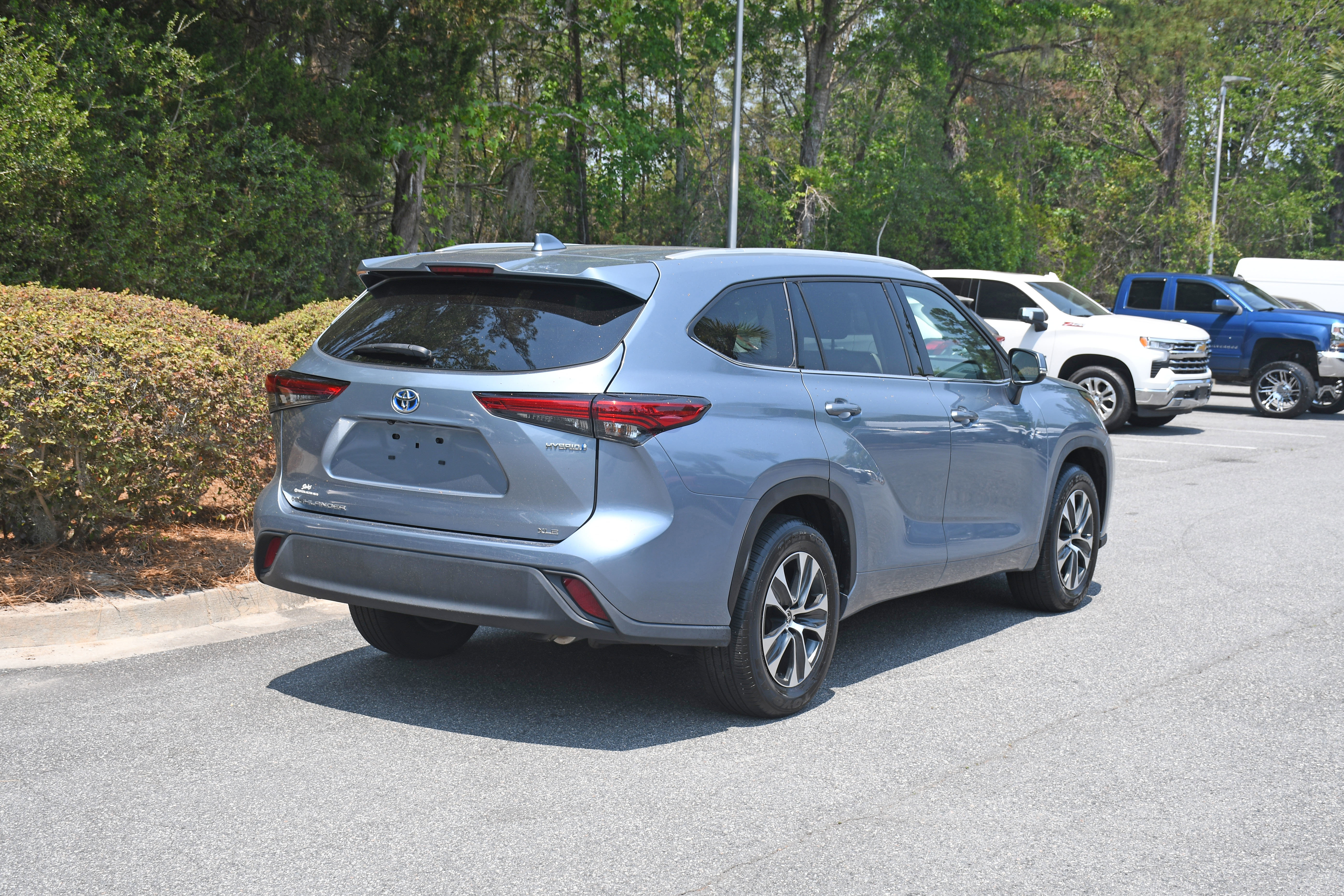 Used 2022 Toyota Highlander XLE FWD image 4