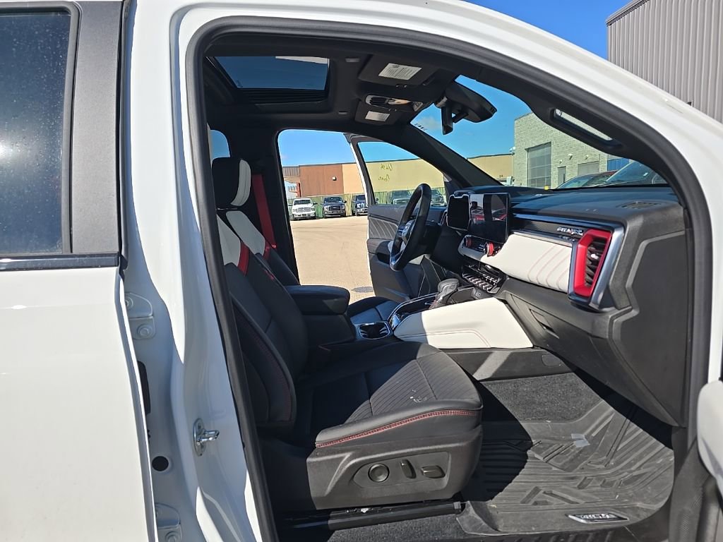 Used 2025 GMC Canyon AT4 w/ AT4X Package image 13