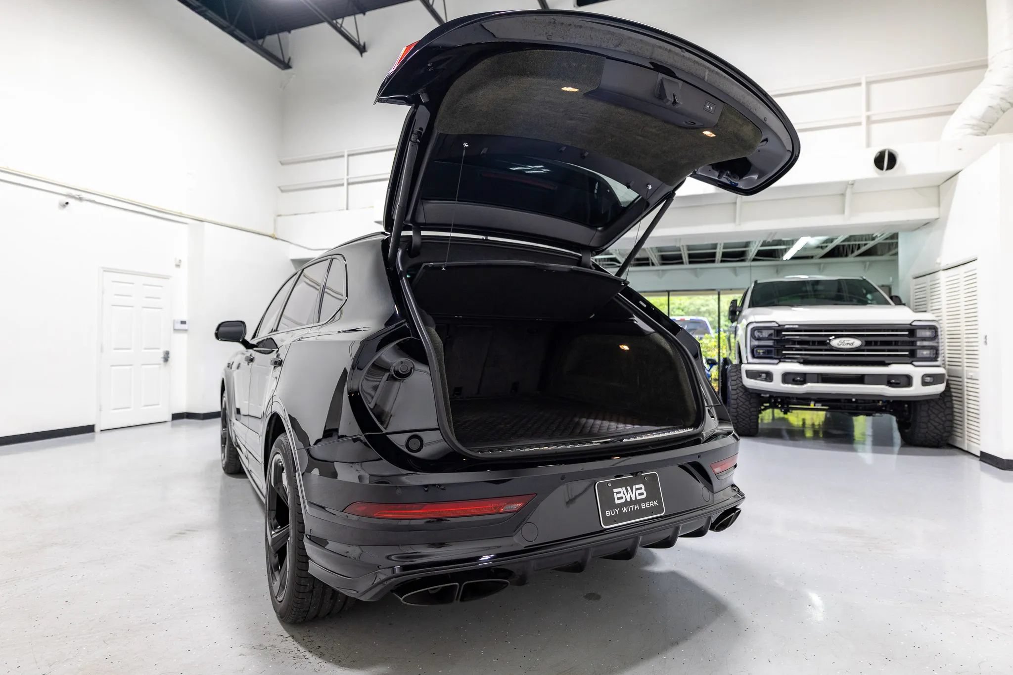Used 2022 Bentley Bentayga AWD/4WD image 18