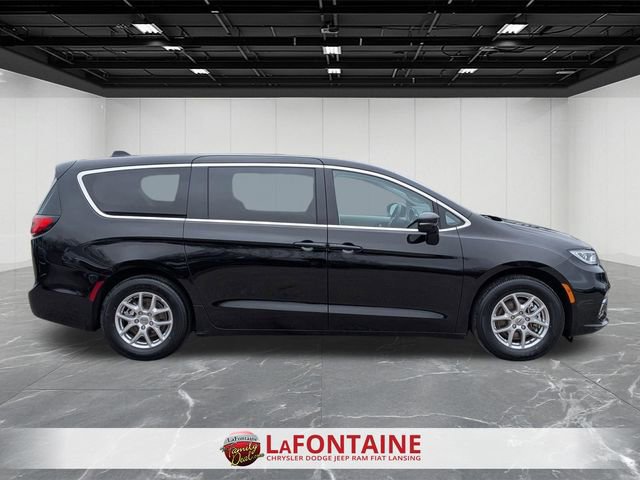 Used 2024 Chrysler Pacifica Touring-L image 6