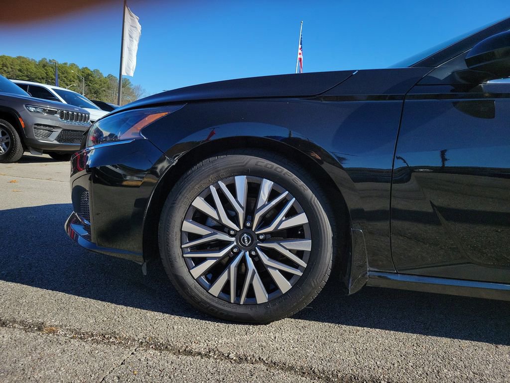 Used 2023 Nissan Altima 2.5 SV w/ SV Premium Package image 9