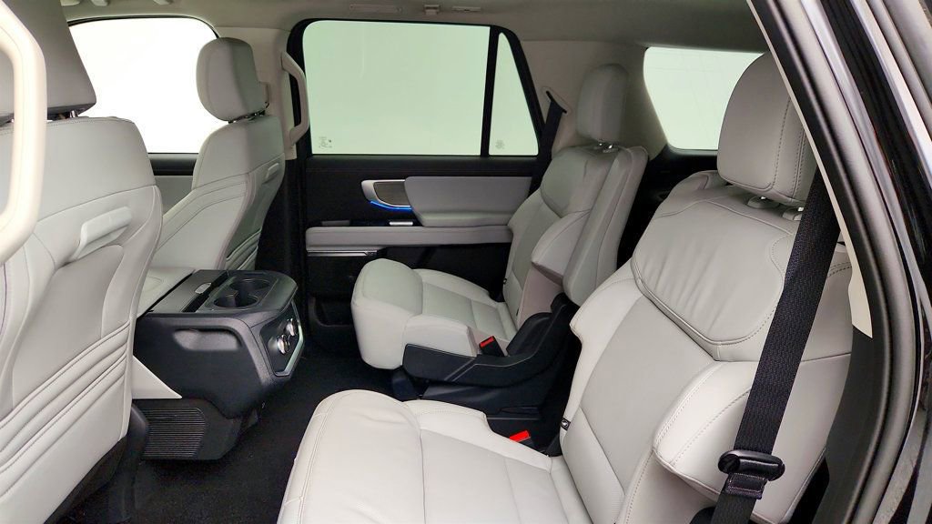 Used 2025 Ford Expedition Platinum AWD/4WD image 21