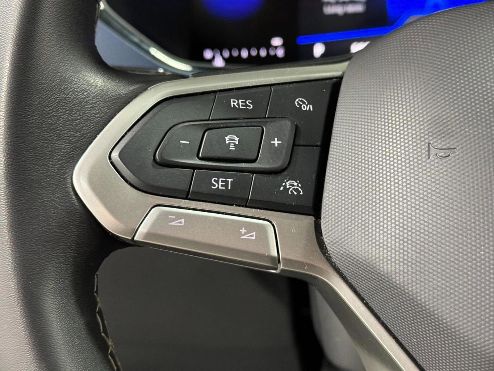 Used 2024 Volkswagen Taos SE image 30