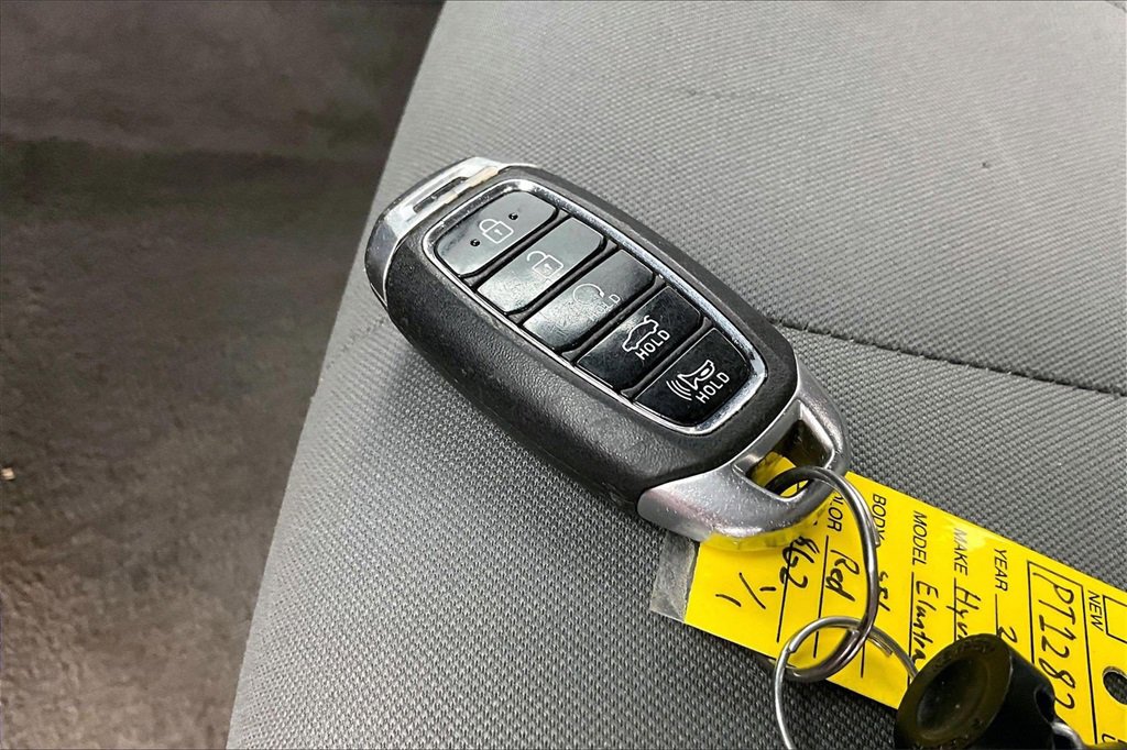 Used 2023 Hyundai Elantra SEL image 11