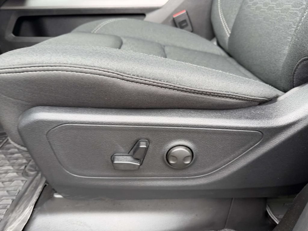 Used 2025 RAM 1500 Big Horn AWD/4WD image 23