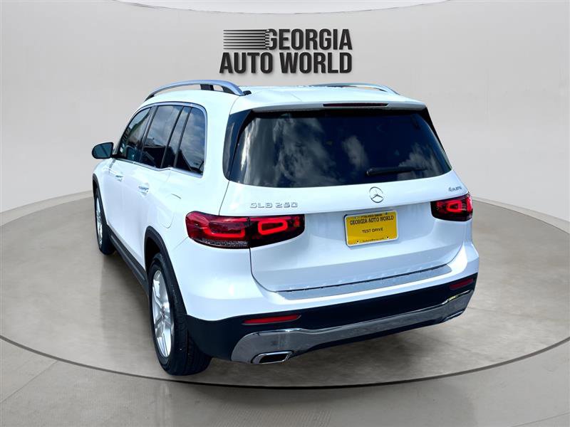 Used 2021 Mercedes-Benz GLB 250 4MATIC image 3