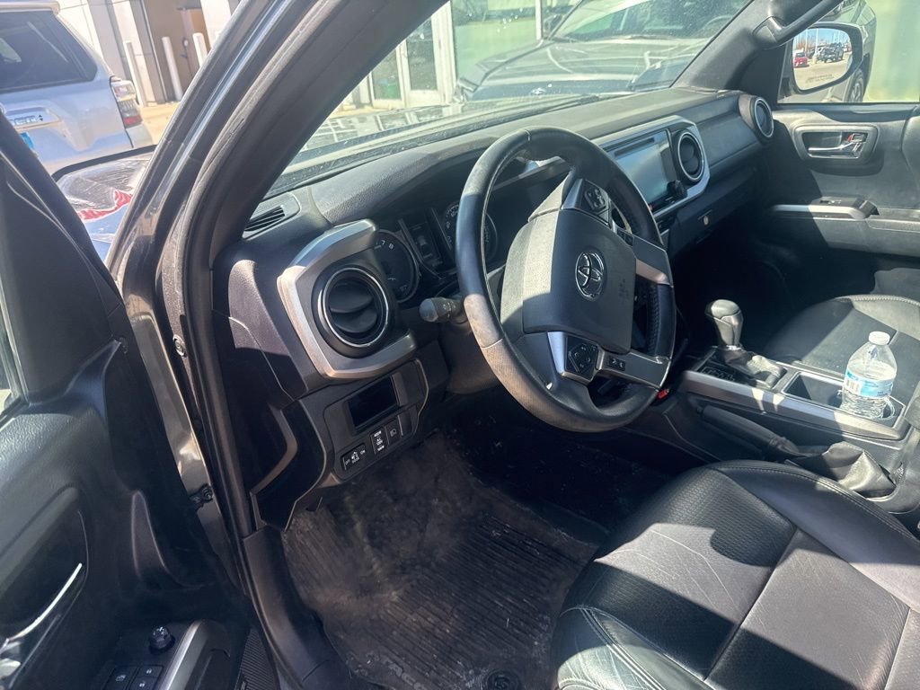 Used 2019 Toyota Tacoma Limited image 11