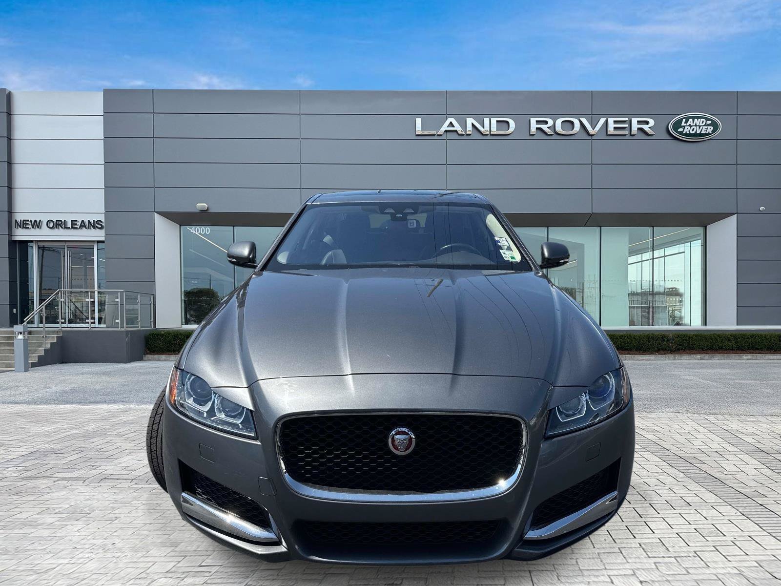 Used 2017 Jaguar XF Premium RWD image 4
