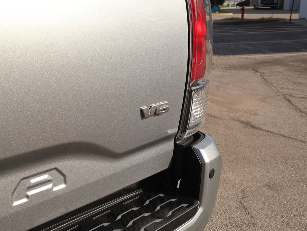 Used 2023 Toyota Tacoma Limited AWD/4WD image 11