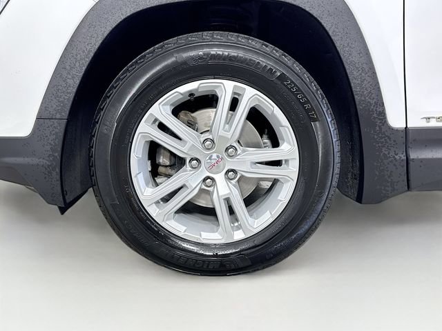 Used 2024 GMC Terrain SLE FWD image 30