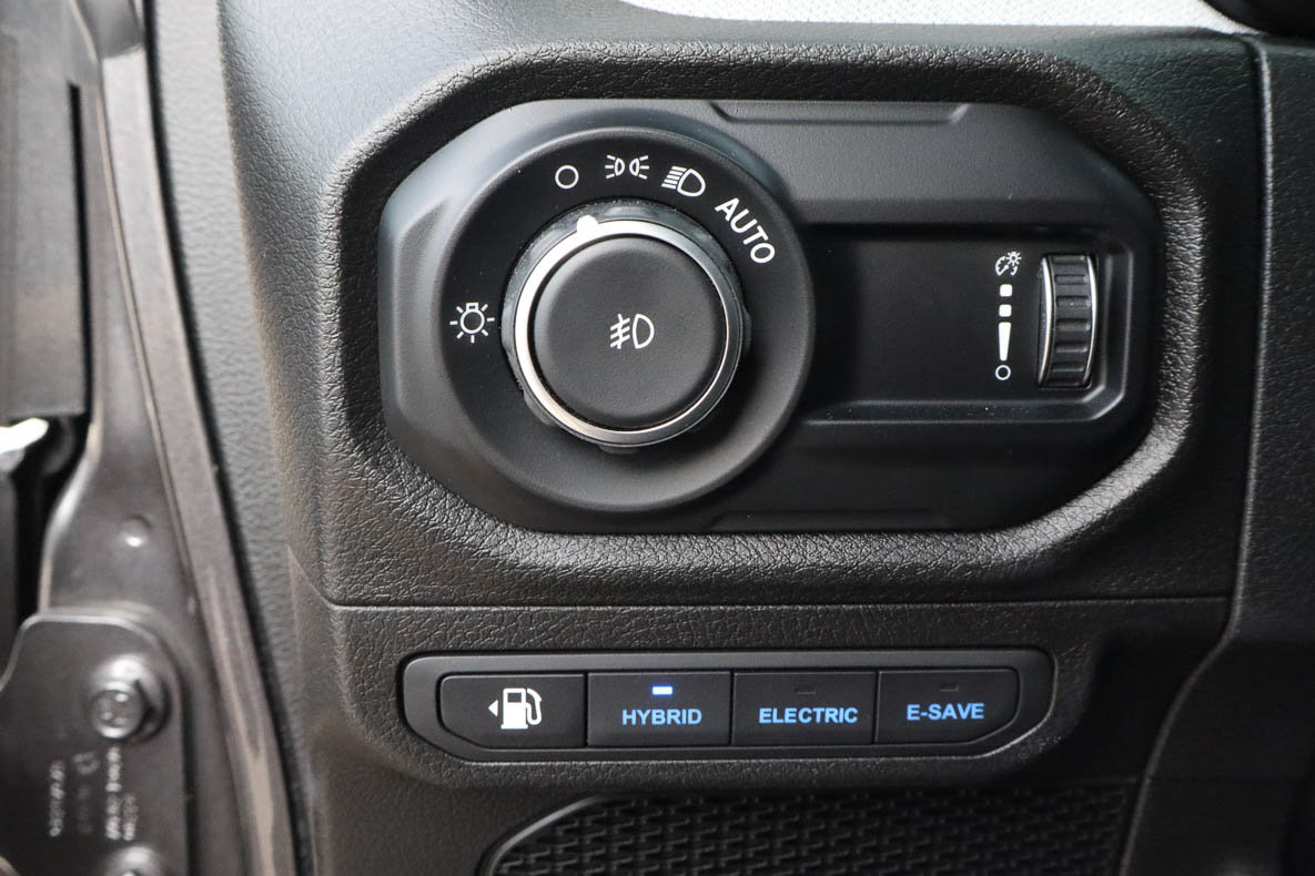Used 2025 Jeep Wrangler Willys AWD/4WD image 18