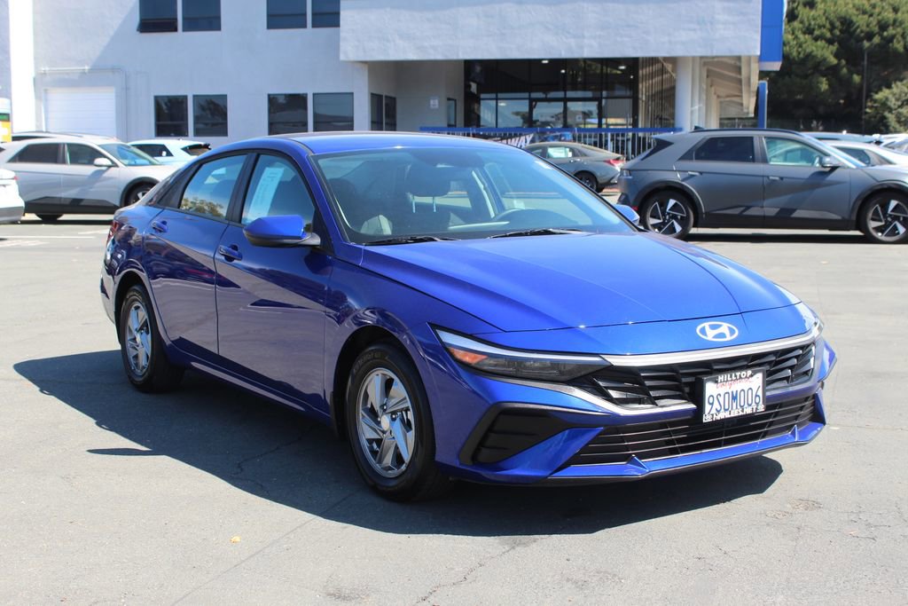 Used 2025 Hyundai Elantra SE image 5