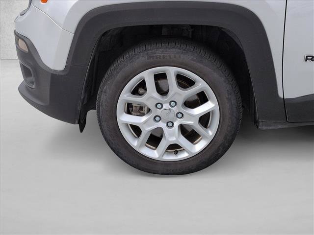 Used 2016 Jeep Renegade Latitude FWD image 15