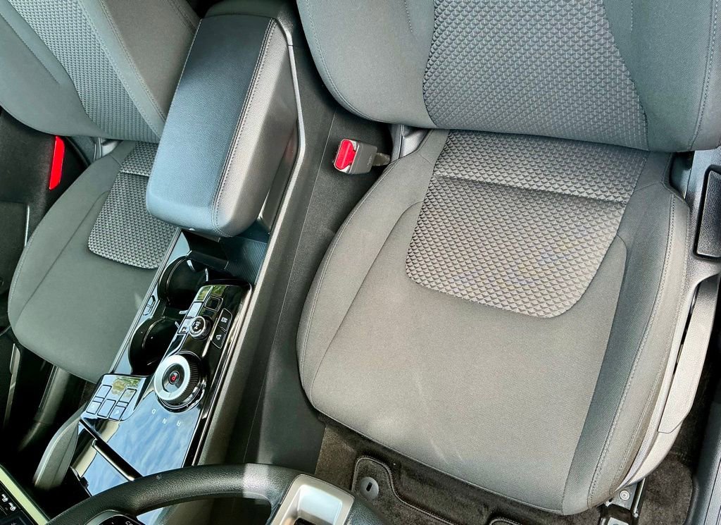 Used 2025 Kia Sportage LX AWD/4WD image 40