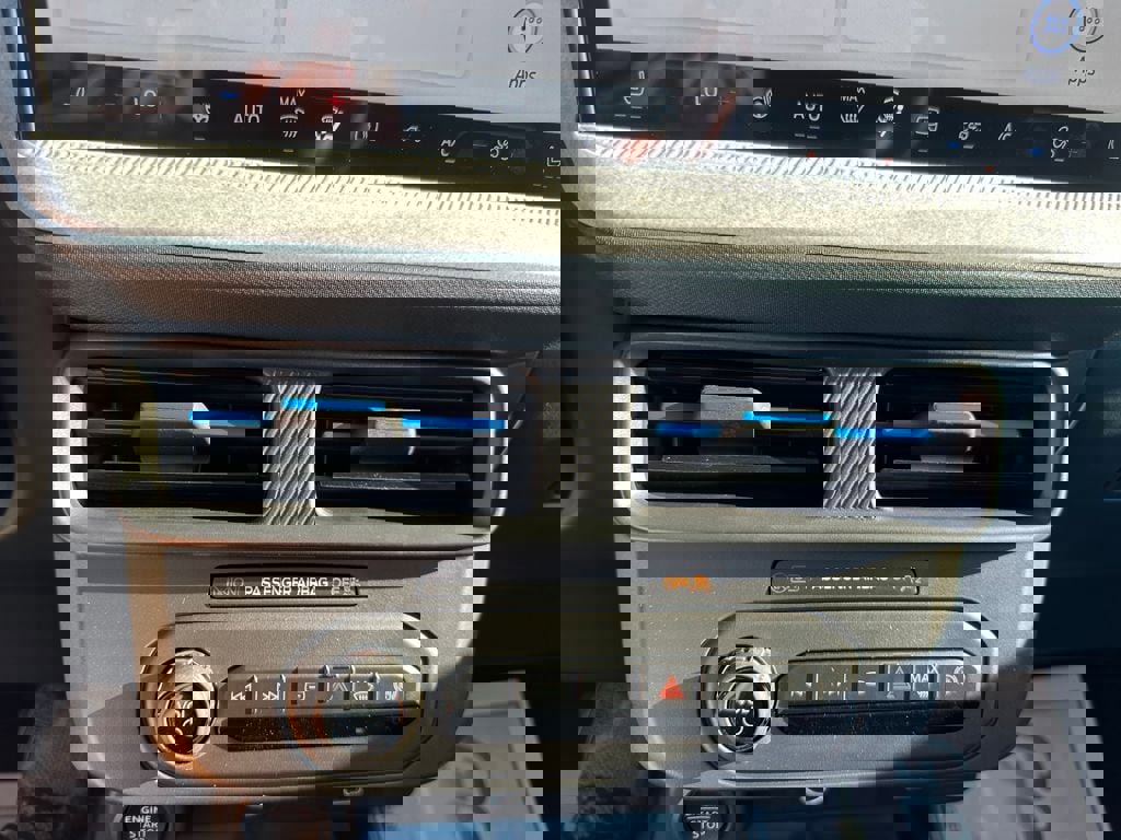 New 2025 Ford Maverick XLT w/ XLT Luxury Package image 9