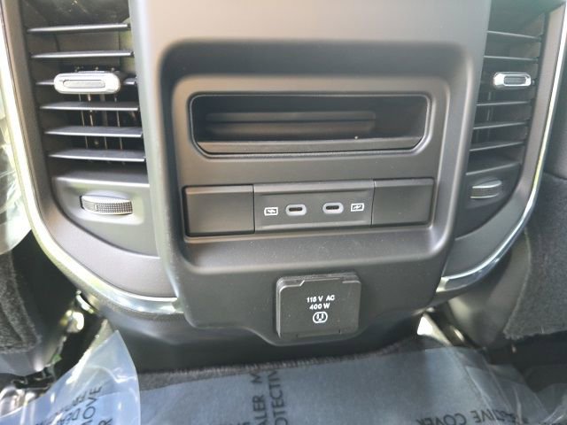 New 2026 RAM 2500 Laramie AWD/4WD image 24