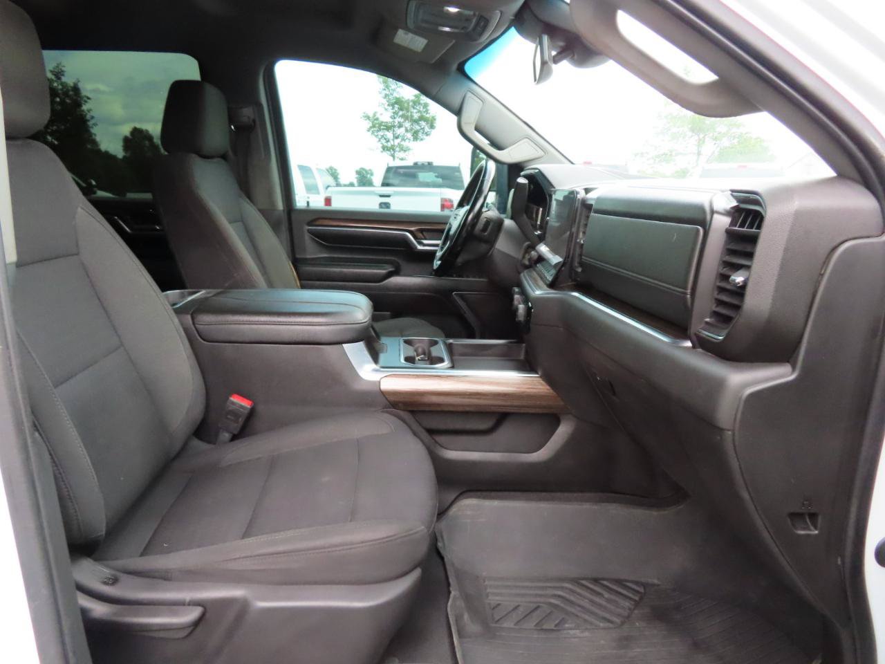 Used 2024 Chevrolet Silverado 2500 LT AWD/4WD image 38