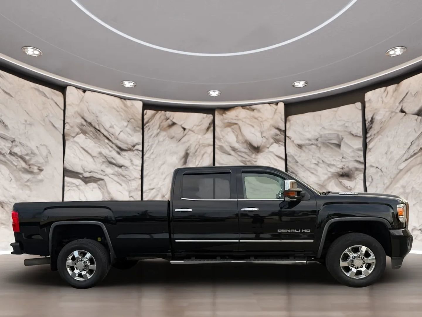 Used 2018 GMC Sierra 3500 Denali w/ Duramax Plus Package AWD/4WD image 4