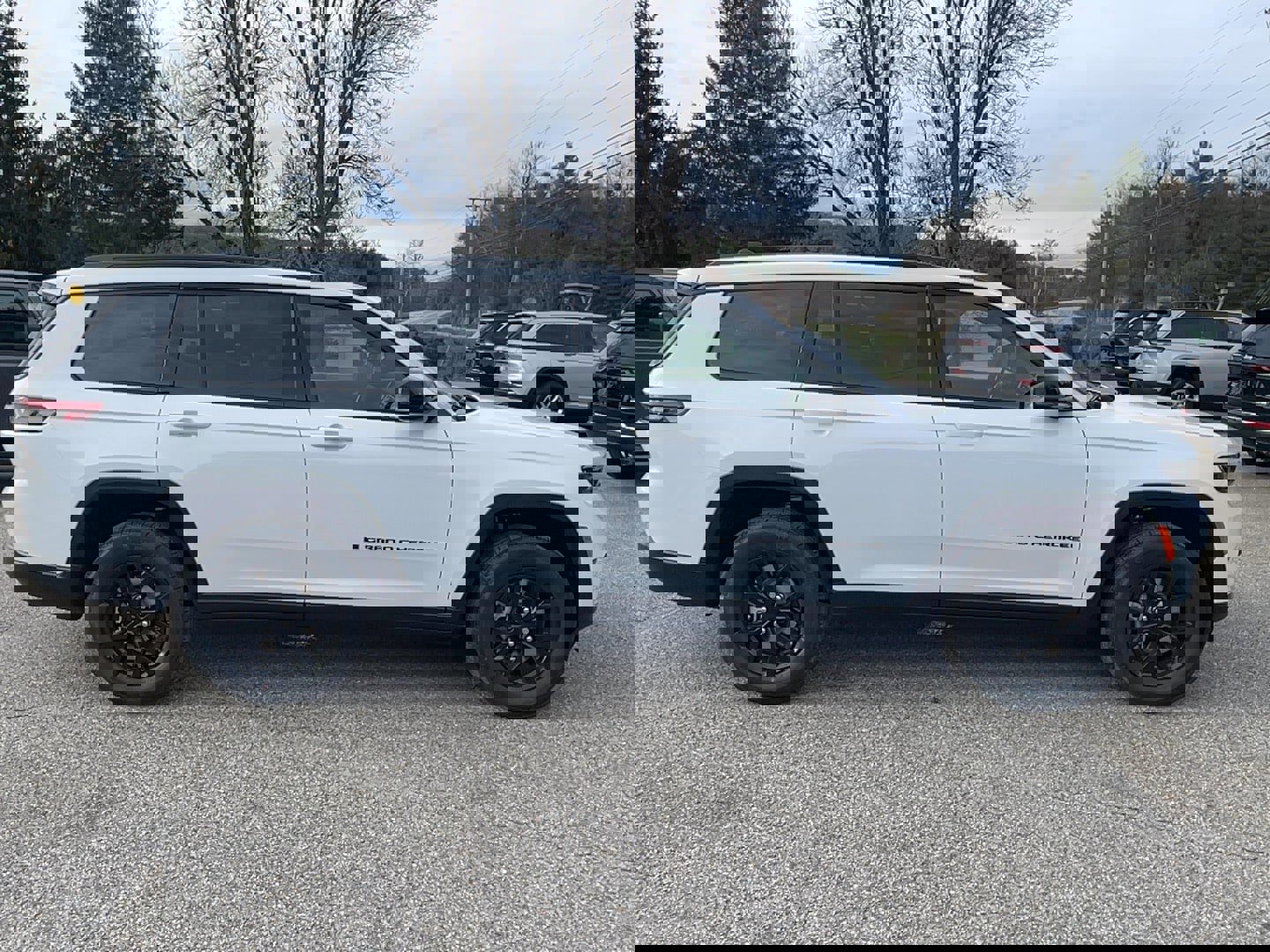 New 2025 Jeep Grand Cherokee L Altitude image 4