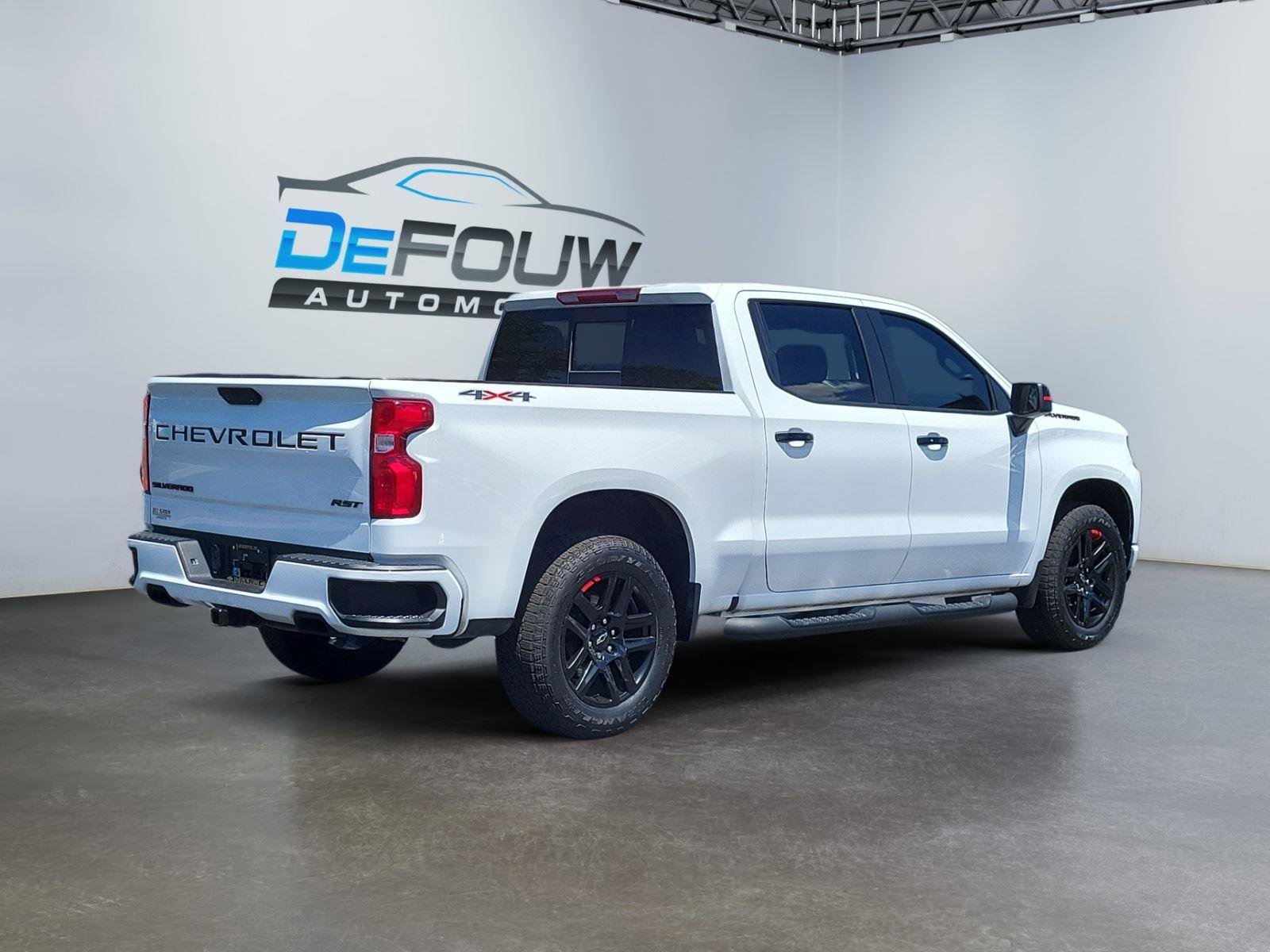 Used 2021 Chevrolet Silverado 1500 RST w/ Redline Edition AWD/4WD image 3