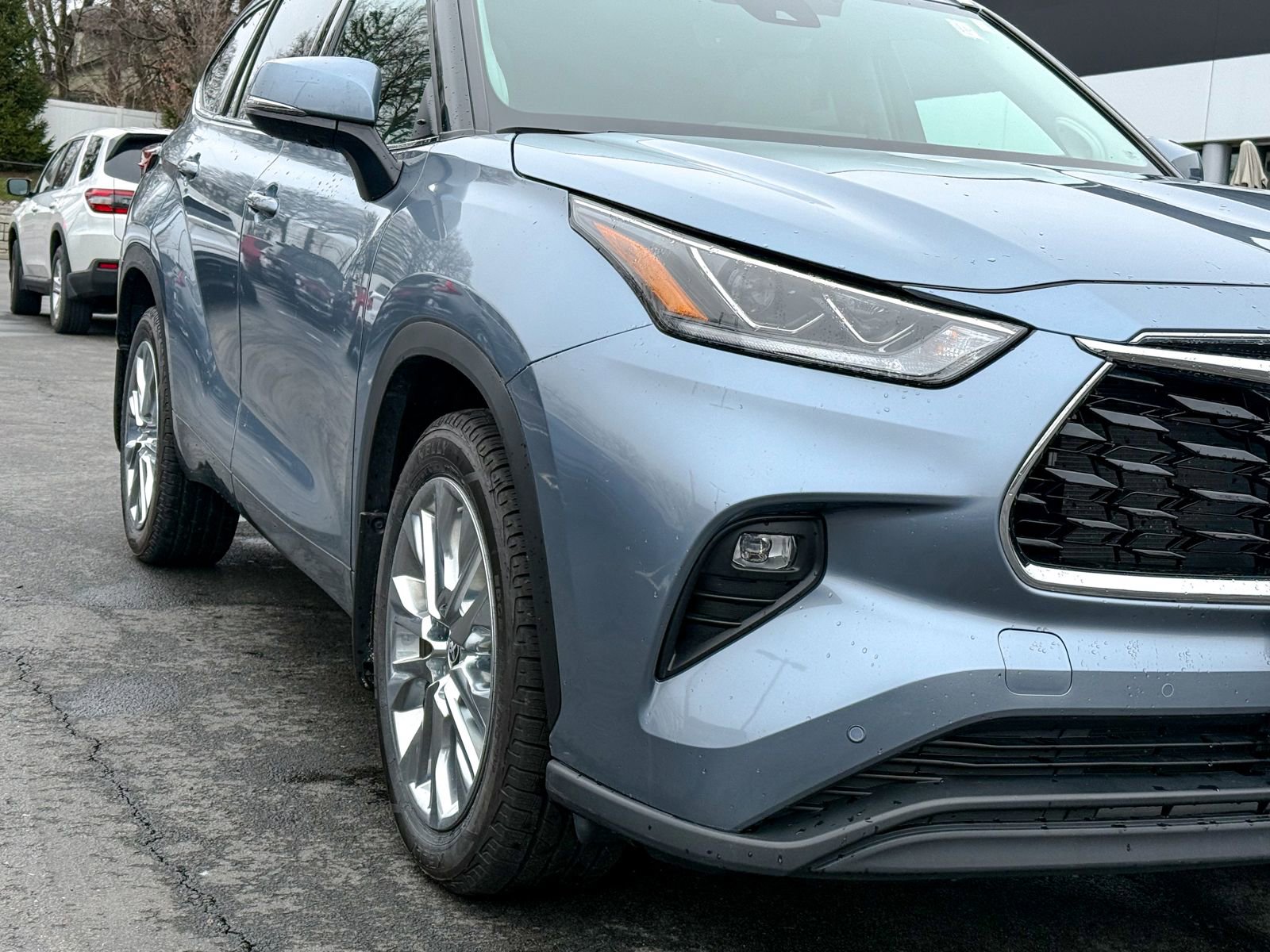 Used 2023 Toyota Highlander Limited image 5