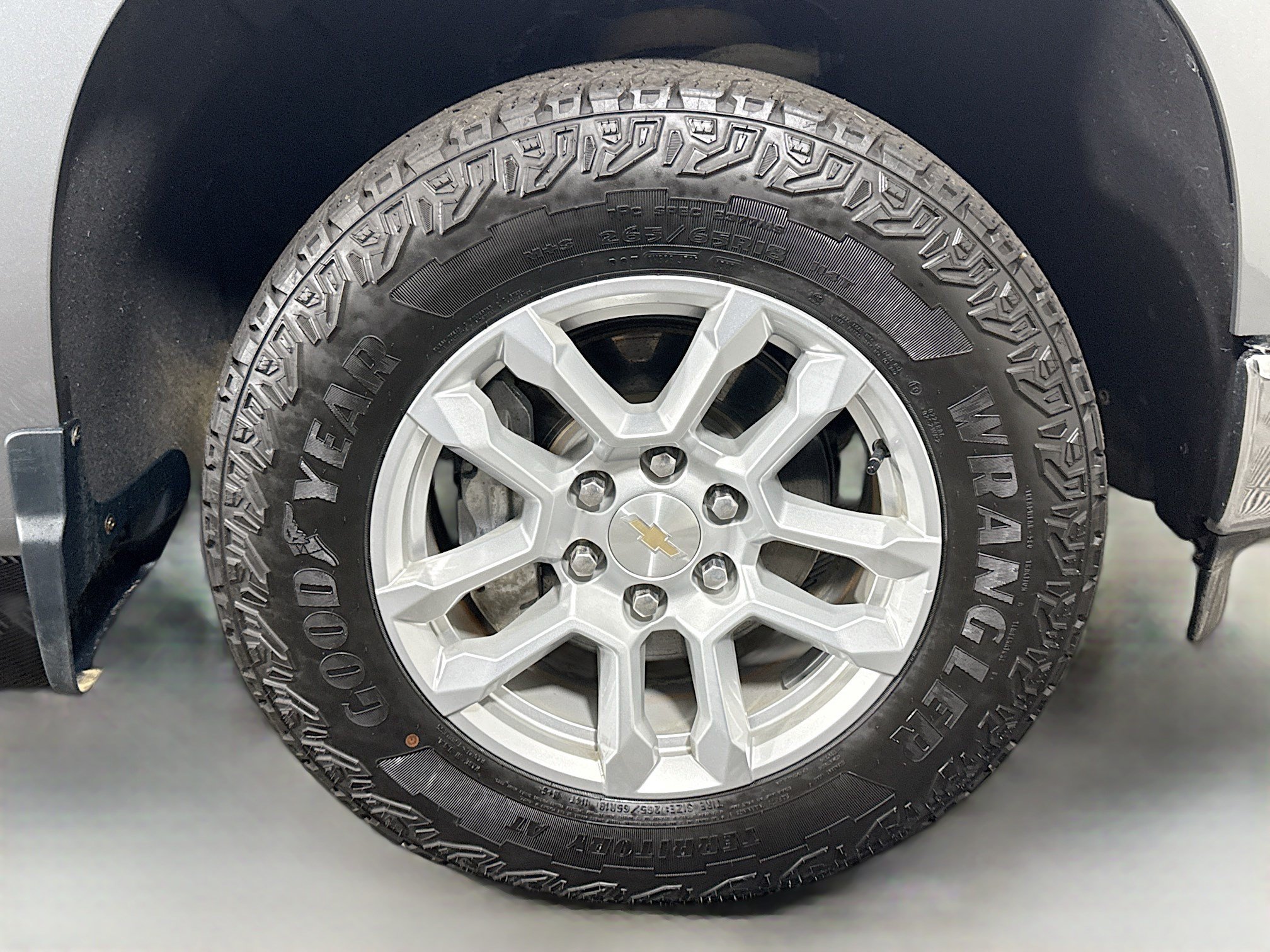 Used 2023 Chevrolet Silverado 1500 LT AWD/4WD image 32