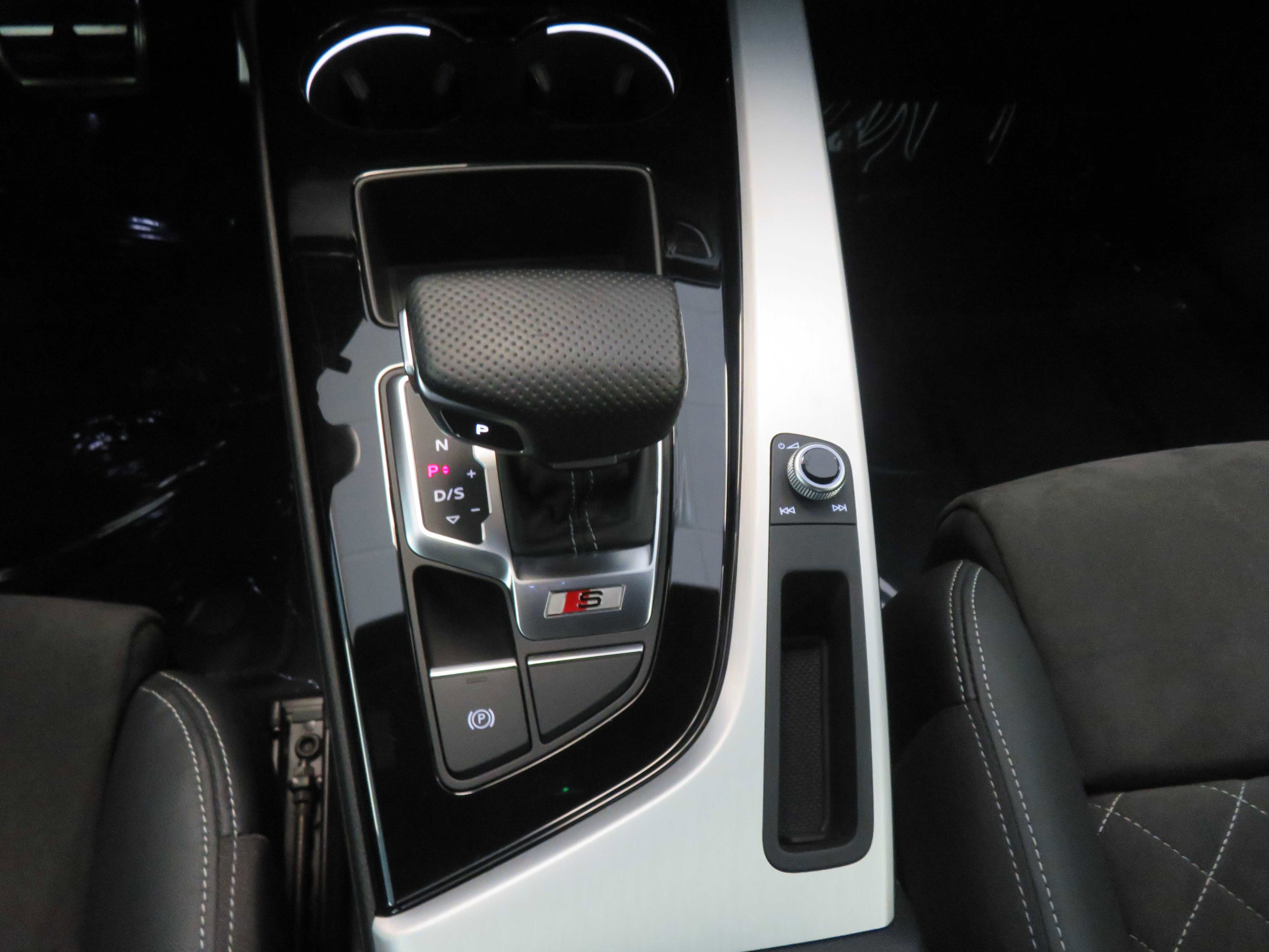 Used 2020 Audi S4 Premium w/ Convenience Package image 38