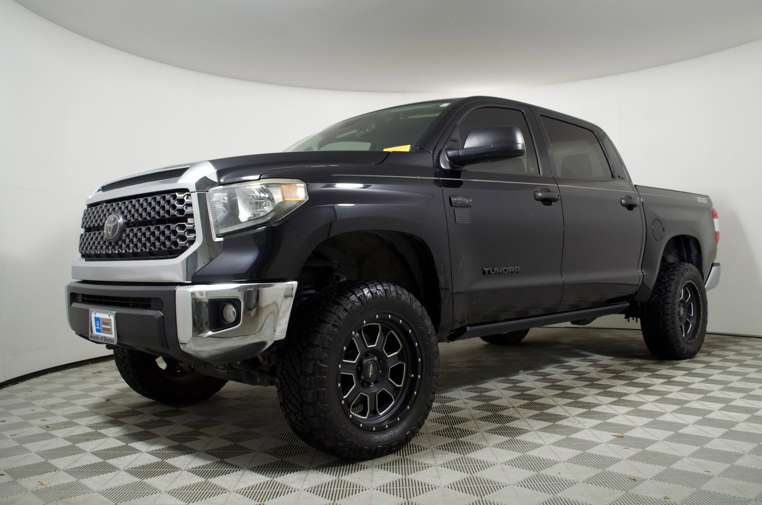 Used 2020 Toyota Tundra SR5 w/ SR5 Upgrade Package AWD/4WD image 2