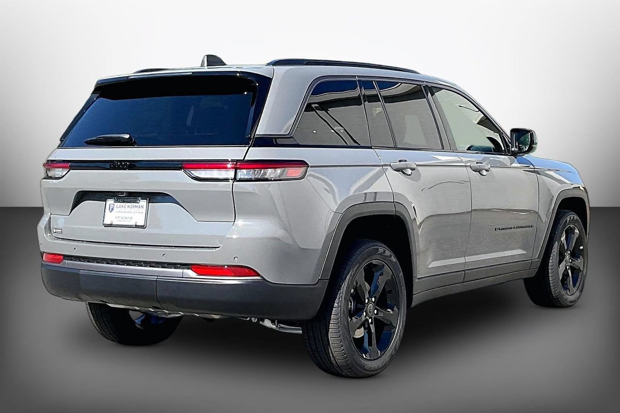 New 2027 Jeep Grand Cherokee Limited w/ Limited Altitude Package RWD image 8