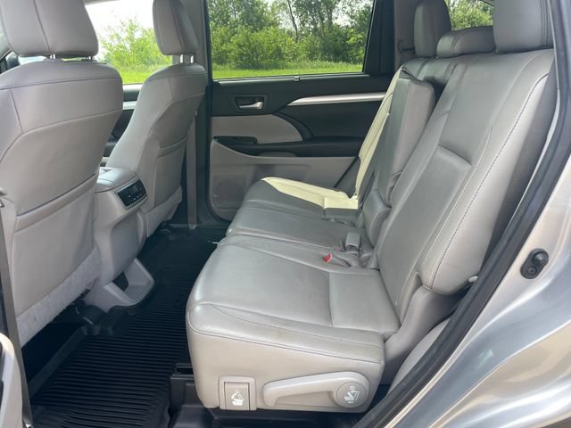 Used 2016 Toyota Highlander XLE AWD/4WD image 28