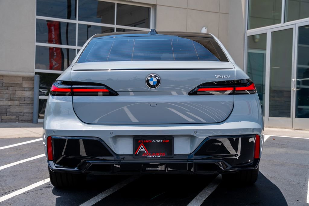 Used 2023 BMW 740i RWD image 12